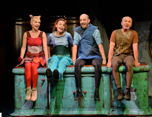 Bemutatkozott a közönség előtt A Púpos lovacska a MŰvész Stúdióban!