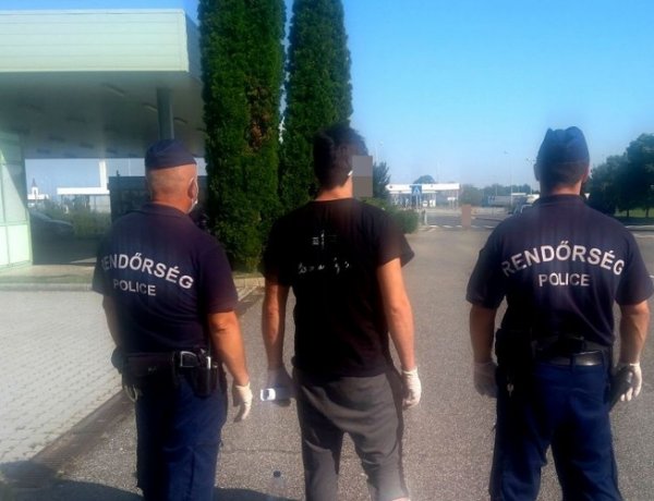 Átadták a rendőrök a Rozsályban elfogott határsértőt a román hatóságnak