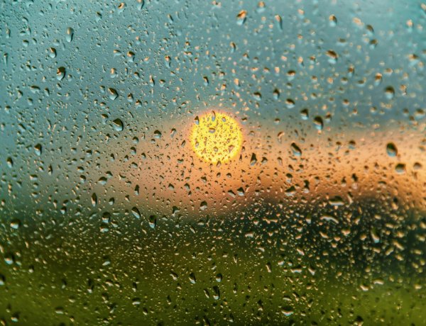 Kiadós esőkkel indul a tanév, a hét második felében melegebb levegő érkezik