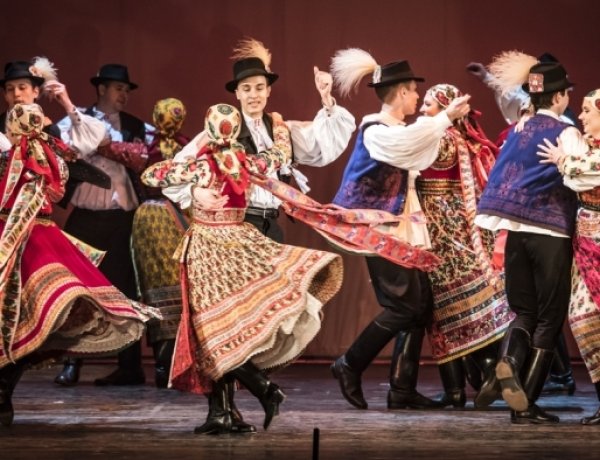 ELMARAD! Évadnyitó Táncház a Nyírség Táncegyüttessel, az Alvégesi Művelődési Házban 