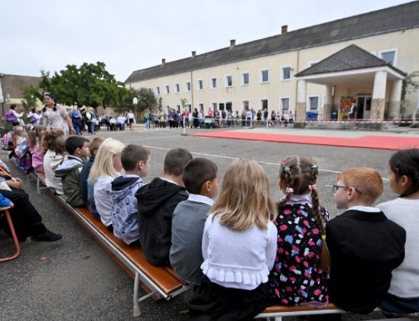 Szülők figyelmébe: tipikus jelei vannak, ha koronavírus-fertőzött lett a gyerek