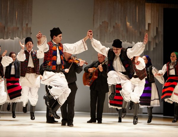 A Rózsakert Szabadtéri Színpadon lép fel csütörtökön a Magyar Állami Népi Együttes