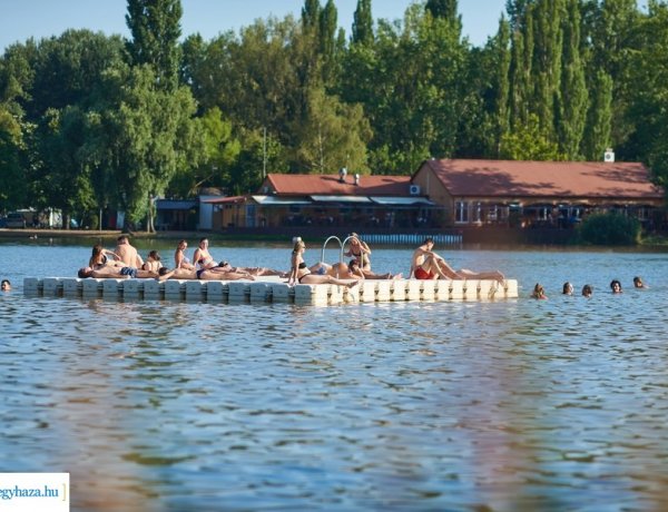 Szezonzárás a strandon – Vasárnapig tart nyitva a Tófürdő    
