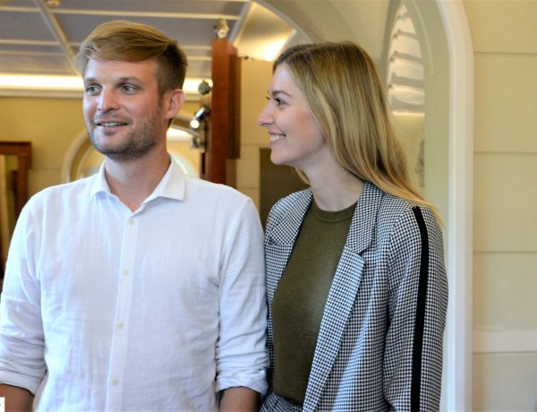 Évadnyitó a színházban – Puskás Peti és Dallos Bogi is szerepel Nyíregyházán