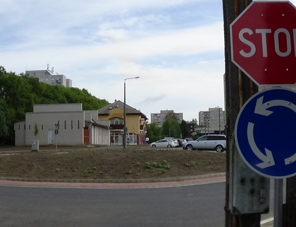 Új STOP tábla – Még biztonságosabb a közlekedés az új örökösföldi körforgalomnál