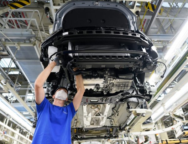 Hálásak a vásárlók: arcmaszkban is igénybe vehetők az autópiac kedvezményei