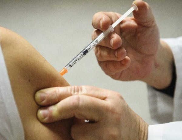 A koronavírus-járvány idején nagyobb hangsúlyt kap az influenzaoltás