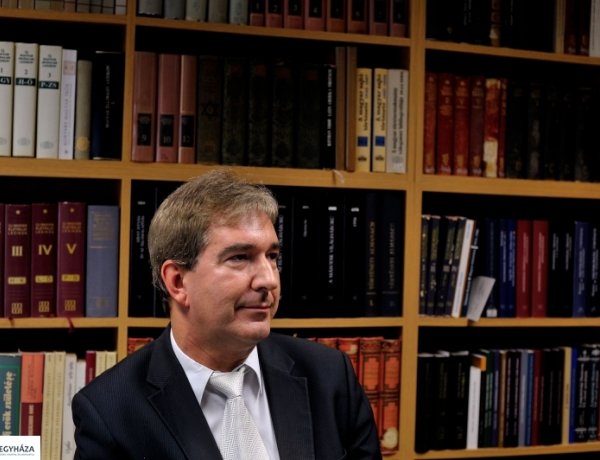 ELMARAD! Lírai körutazás kontinensről kontinensre Sipos Lászlóval, a Városmajori Művelődési Házban