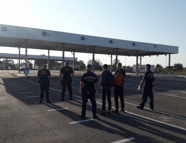 Átadták a rendőrök az ukrán határsértőket a román hatóságnak Csengersimán