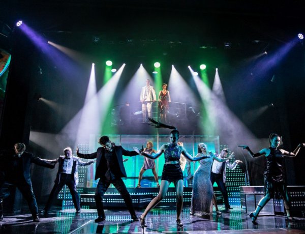 Bemutatók a Móricz Zsigmond Színházban – Édes Charity, A kripli, Szaffi