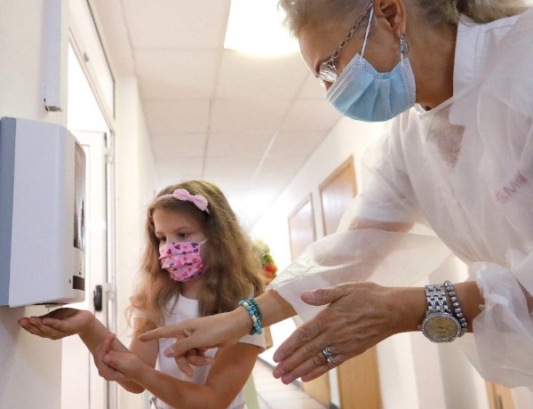 Az eldobható maszkot mosni nem lehet, viszont érdemes szellőztetni, sütőben fertőtleníteni