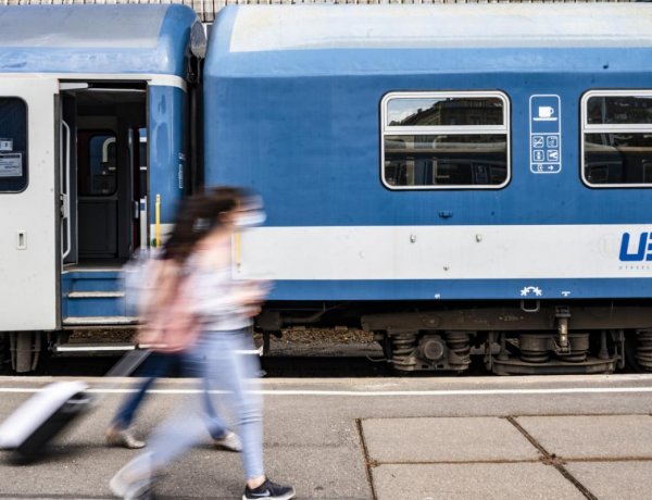 MÁV-Start, Volánbusz: hétfőtől tovább szigorítják a maszkhasználatot