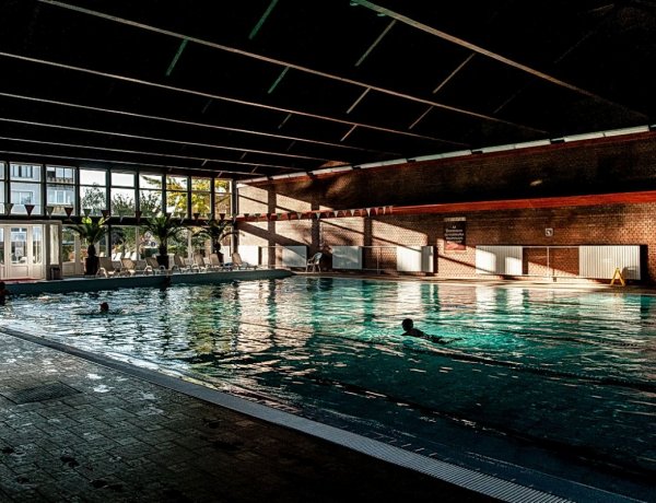 Változatlanul fogadja vendégeit az Aquarius Élményfürdő és a Júlia Fürdő