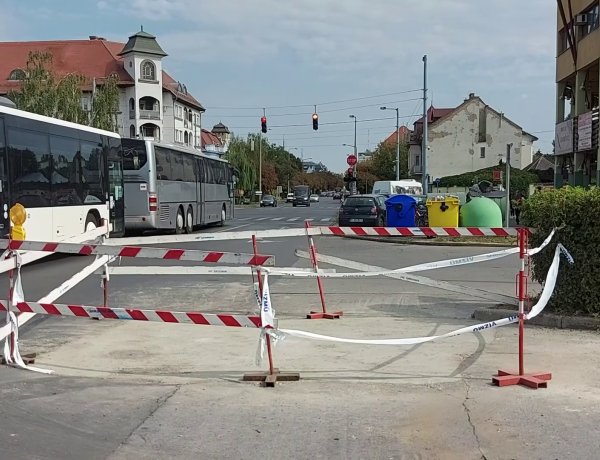 Helyreállítási munkálatokat végez a Nyírségvíz az autóbusz-pályaudvar közelében