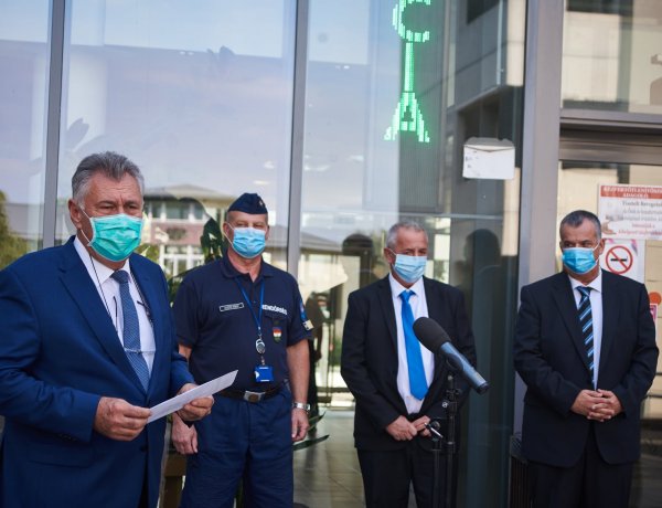 Új lélegeztető- és altatógépek érkeztek a kórházba – Néhány átalakítás is szükségessé vált