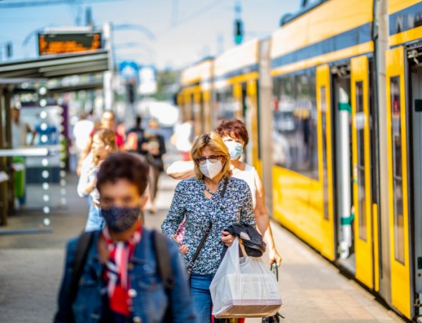 Szlávik: nem igaz, hogy a maszk nem véd a fertőzés ellen      