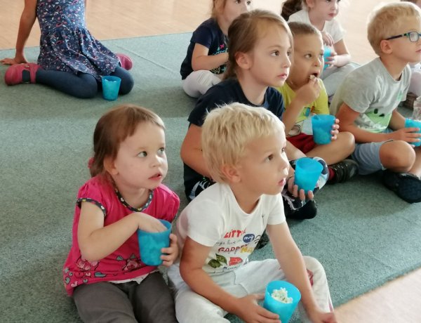  Bogyó és Babóca – Népszerű mesealakok látogattak el a Szent Imre Óvodába