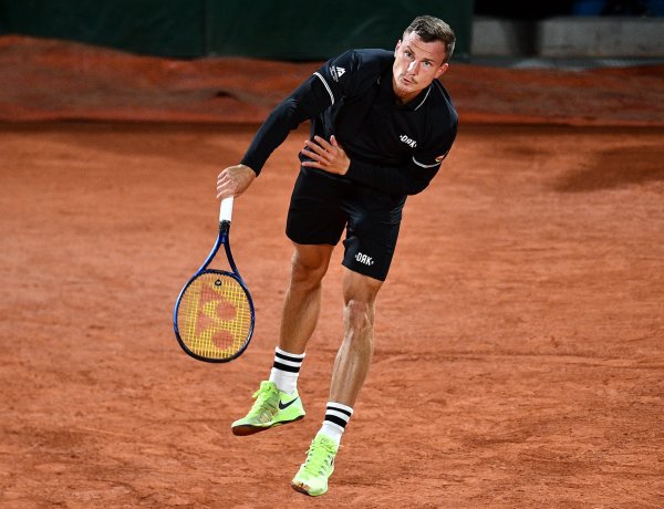 Topjátékost búcsúztatott Fucsovics Márton Párizsban - A nyíregyházi teniszező továbbjutott