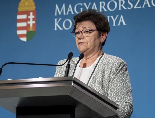 Müller Cecília: Lassulás várható a pozitív tesztek számának emelkedésében