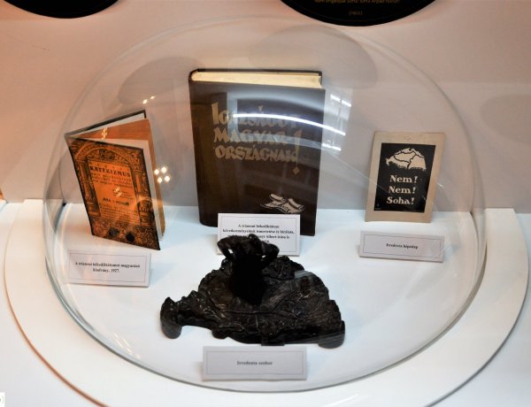 Trianon 100 – Ünnepi kamarakiállítást nyitottak a Jósa András Múzeumban