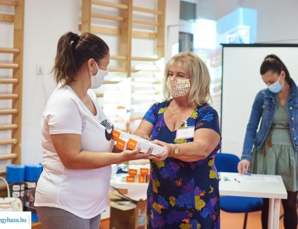 Átvették a nyíregyházi óvodák az érintésmenetes, szenzoros lázmérőket