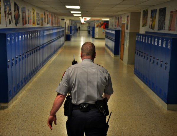 Nem csak dísznek vannak az iskolaőrök, szeptemberben 206 esetben intézkedtek