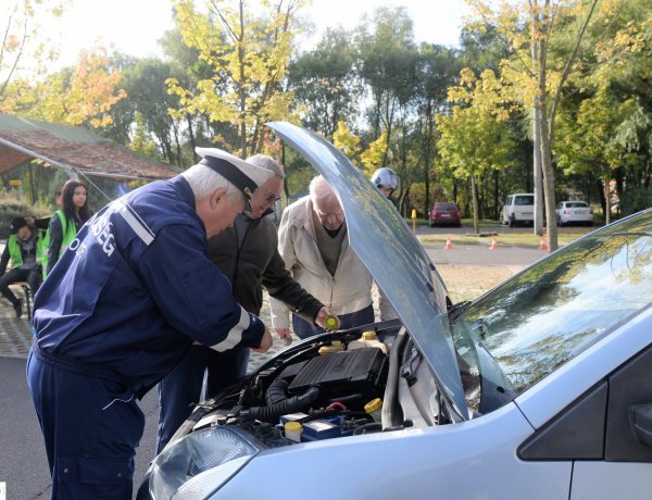 Téli átállást segítő közlekedésbiztonsági napot tartanak - Öt óráig várják az érdeklődőket