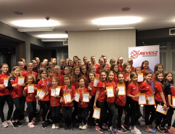 13 érmet szereztek az aerobikos lányok - Remekül szerepelt a Spartacus Torna Club