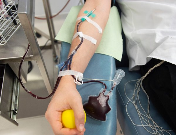 Korábbi koronavírusosok jelentkezését várja a vérellátó             