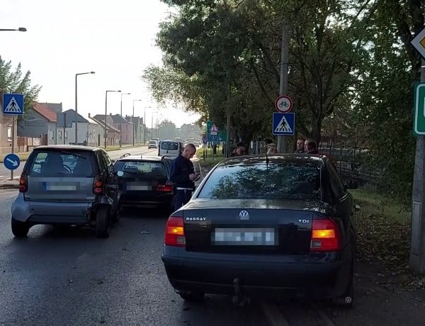 Hármas karambol történt a hétfő reggeli csúcsforgalomban a 36-os főútvonal bevezetőjén