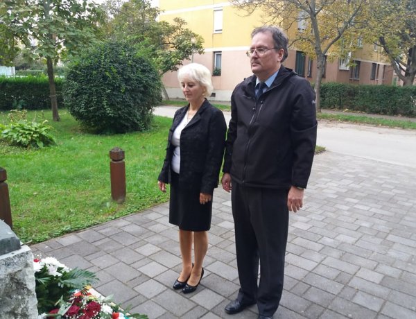 Koszorúzás Nyíregyházán az aradi vértanúk emléknapja alkalmából 