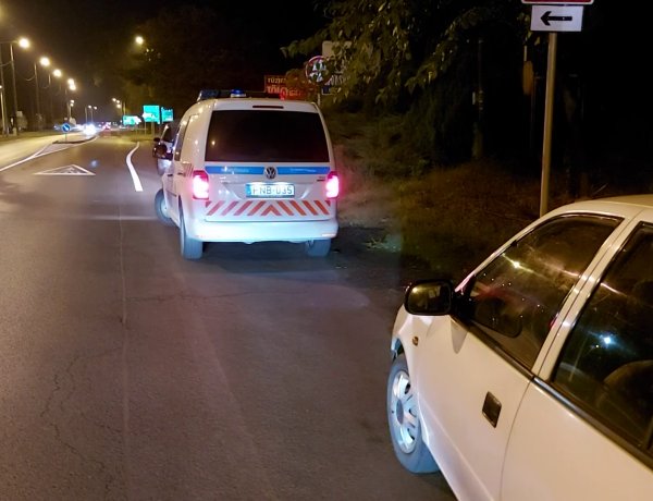 Figyelmetlenül kanyarodó sofőr okozott balesetet a Tiszavasvári úton