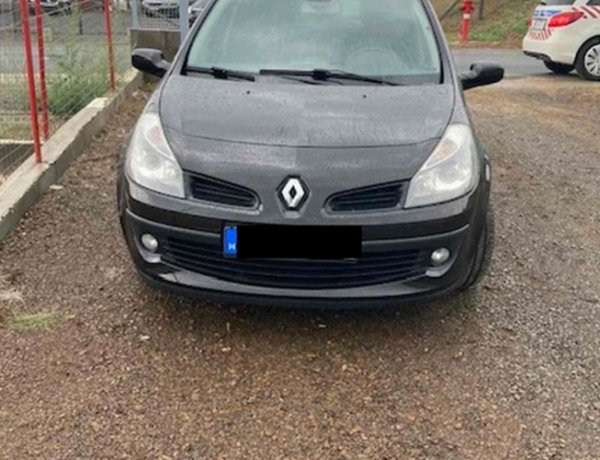 Nem stimmelt a rendszám, a rendőrök előállították a sofőrt   