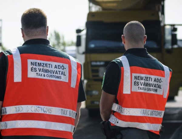 Ellára és a flexre is szükség volt – 1 100 doboz adózatlan cigarettát talált a NAV