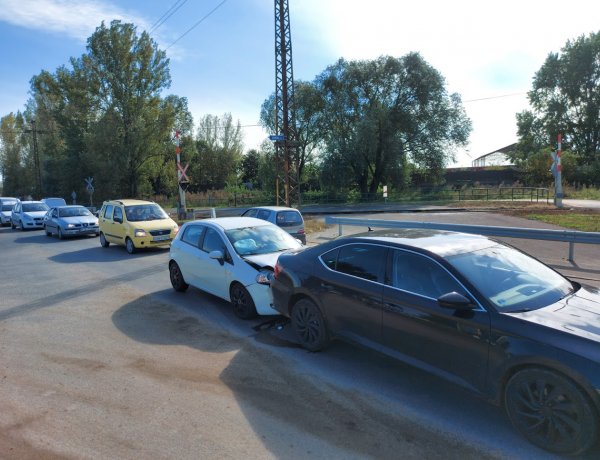 Ráfutásos baleset történt a Kállói úton, közvetlenül a vasúti átjáró után csütörtökön