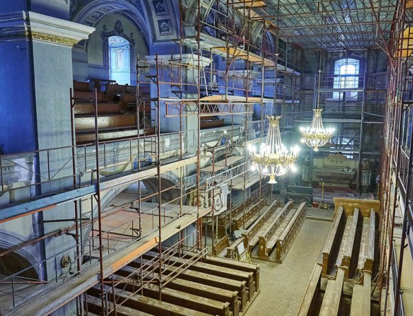 Már restaurálják az evangélikus nagytemplomot - Karácsonyra teljesen megújulhat a belseje