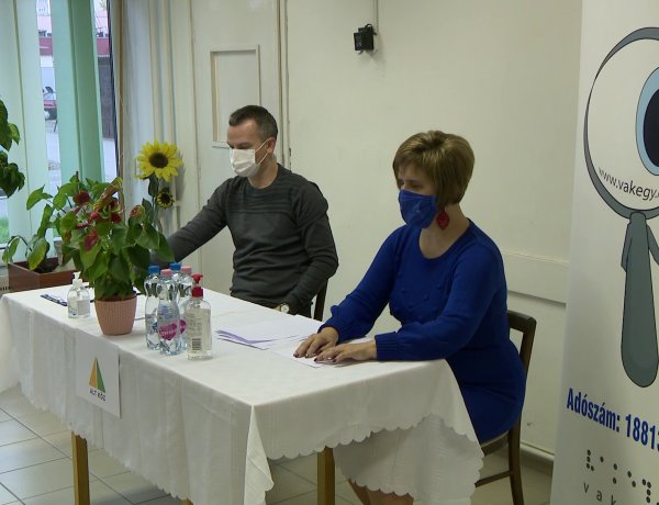 Érzékenyítő sajtótájékoztató a vakok egyesületénél               