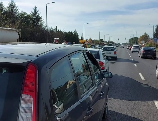 Hármas karambol történt péntek délután a 41-es főúton          