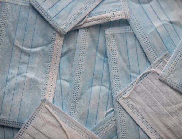 Több millió hamis maszkot és COVID-tesztet foglaltak le Magyarországon a STOP akcióban