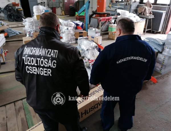 Átvették a pályázatokon nyert felszereléseket az önkéntesek és önkormányzati tűzoltóságok