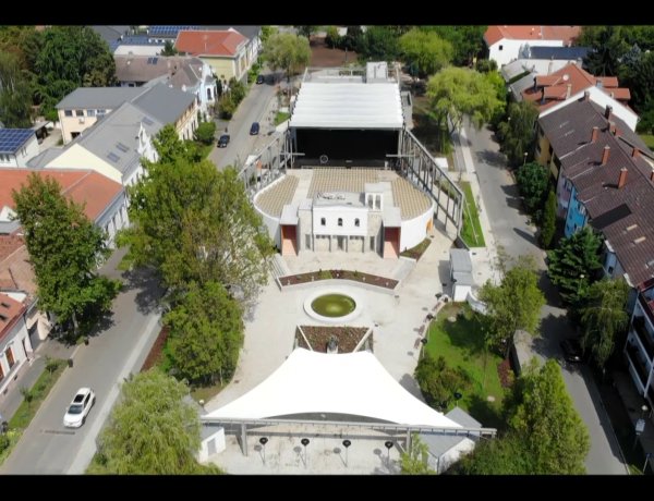 Rózsakert Szabadtéri Színpad                                                   