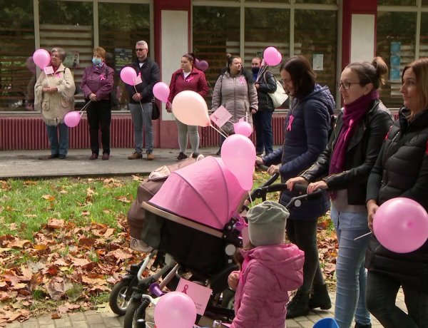 Civil kezdeményezésre a Jósavárosban szervezték meg a mellrák elleni hagyományos sétát