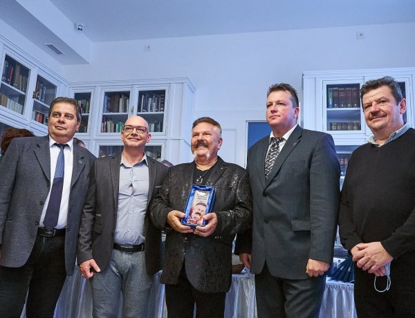 70 év–70 csoda – Festménykiállítás nyílt a megújult Kállay-házban 