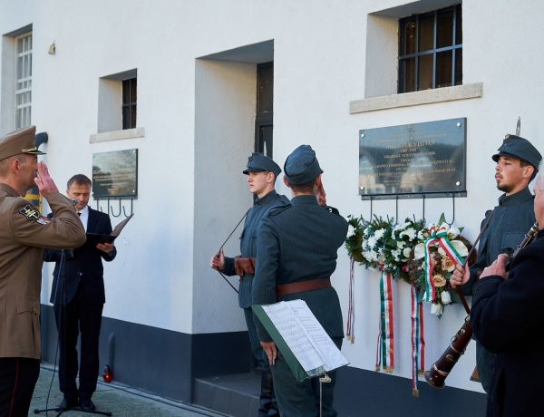 Csendes főhajtással, koszorúzással emlékeztek az 56-os forradalom áldozataira Nyíregyházán