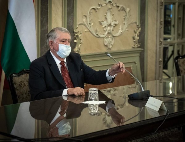 Kásler Miklós bővítette a Covid-ellátásba bevont intézmények körét