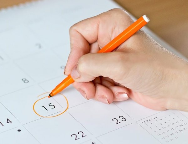 Ünnepnapok, pihenőnapok és áthelyezett munkanap 2021-ben           