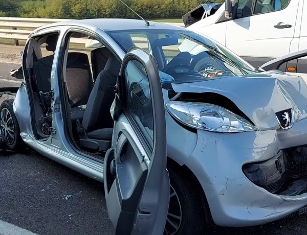 Útjavítási munkálatok közben történt baleset a Debreceni úti felüljárón