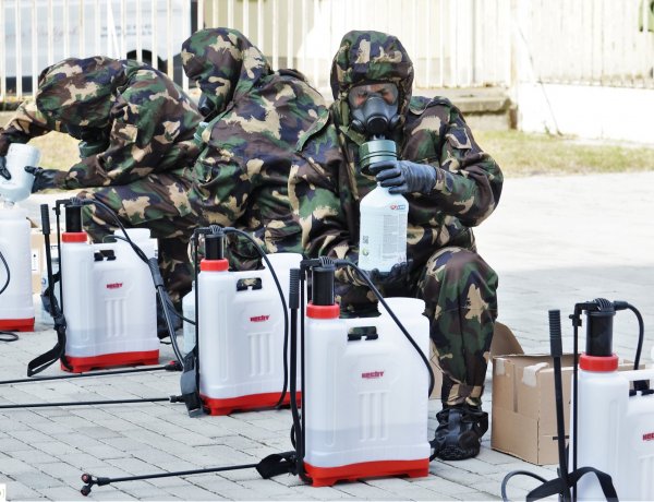 Fertőtlenítés – Az őszi szünetben a Magyar Honvédség katonái segédkeznek az iskolákban