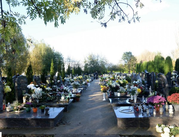 A Temetkezési Kft. arra kéri a hozzátartozókat, hogy viseljenek maszkot a sírkertekben