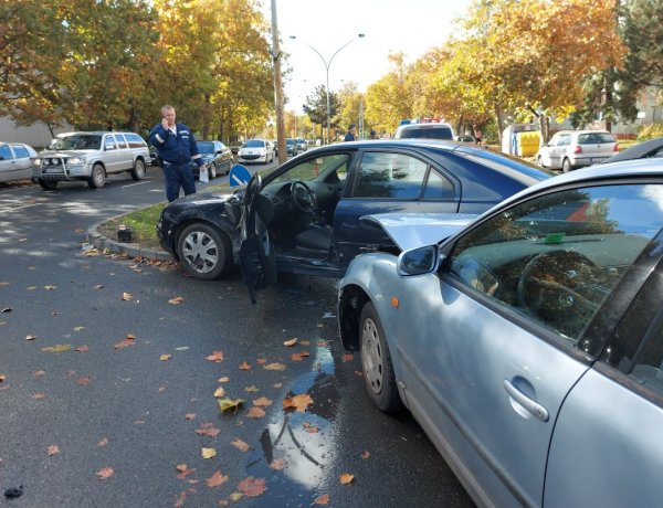 Két személyt szállítottak kórházba az Északi körút és a Városmajor utcai balesetből